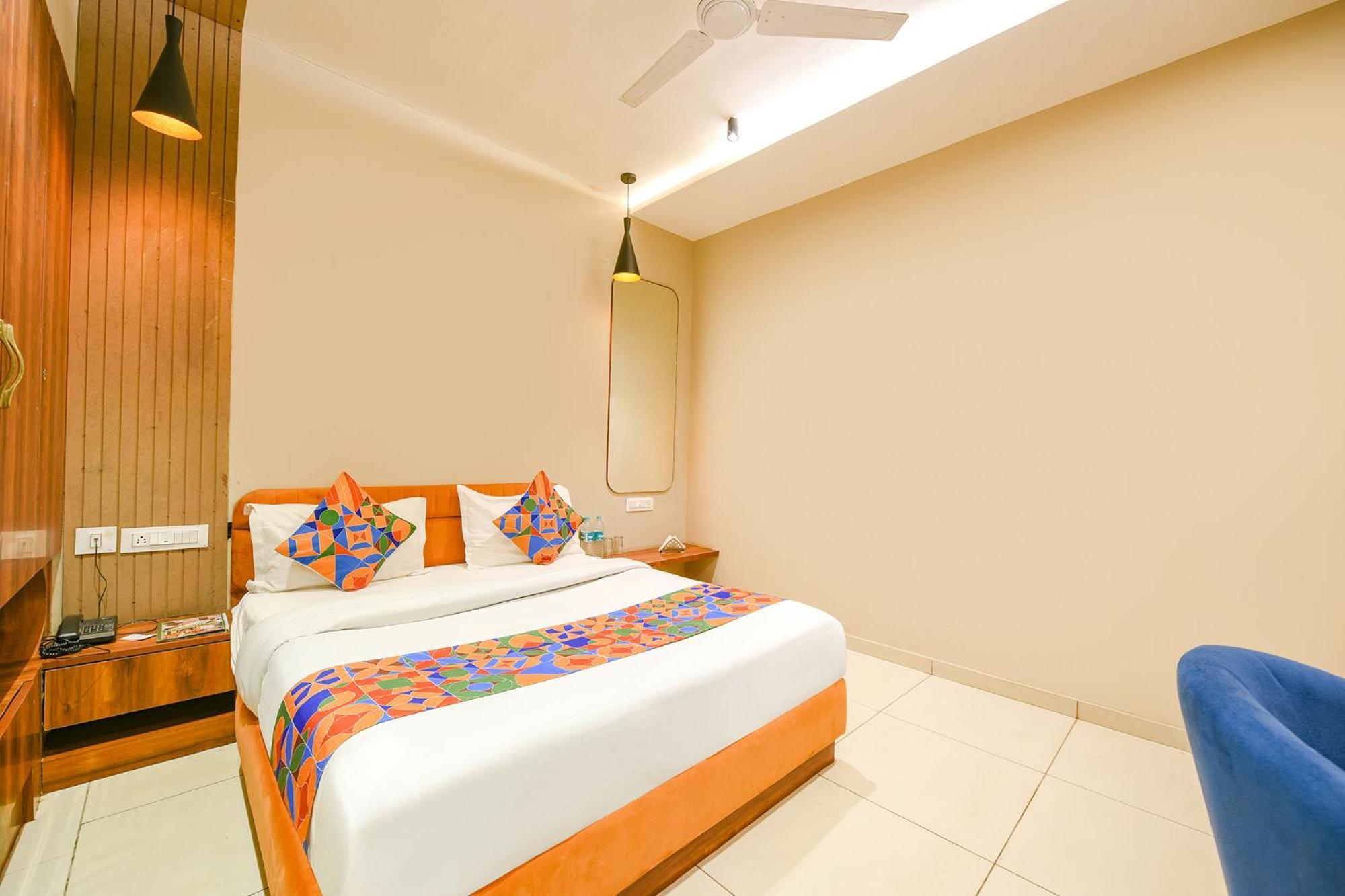 Fabhotel Dc Premium Zirakpur Exterior foto