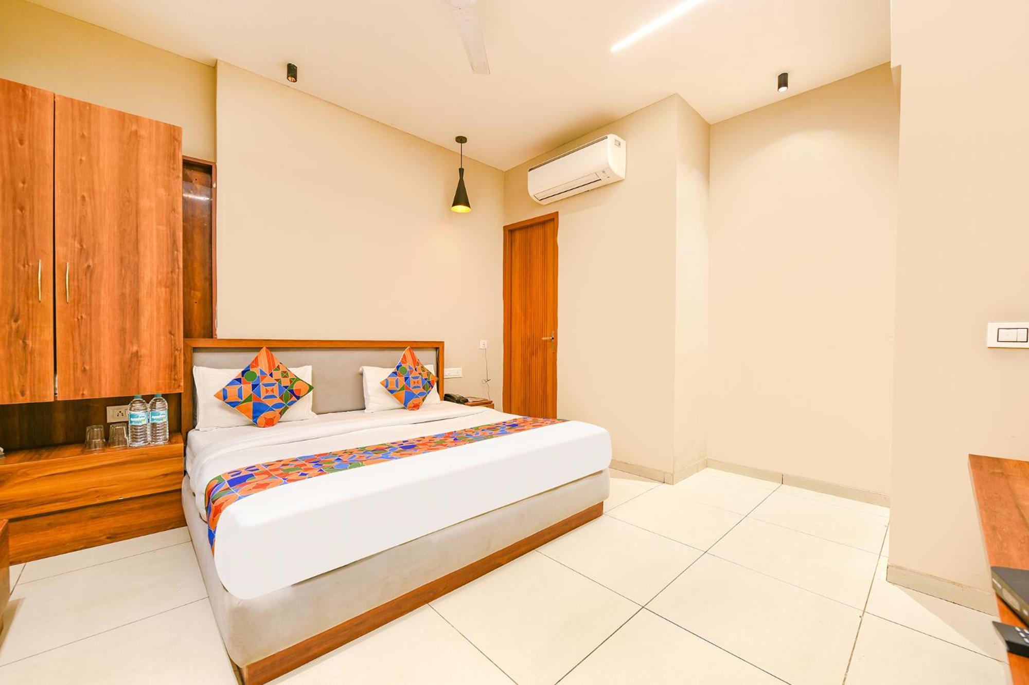 Fabhotel Dc Premium Zirakpur Exterior foto