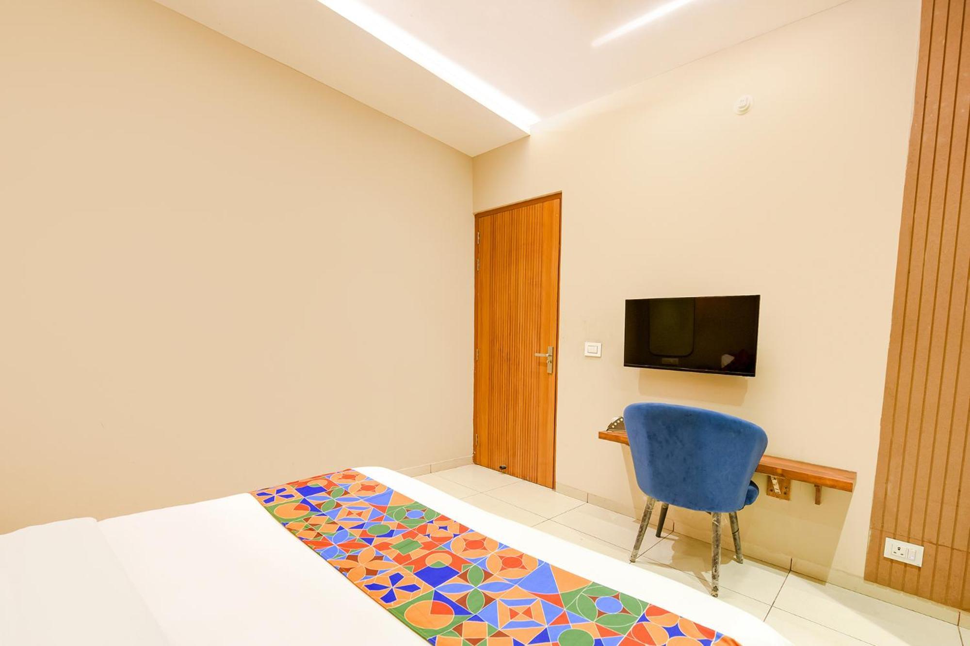 Fabhotel Dc Premium Zirakpur Exterior foto