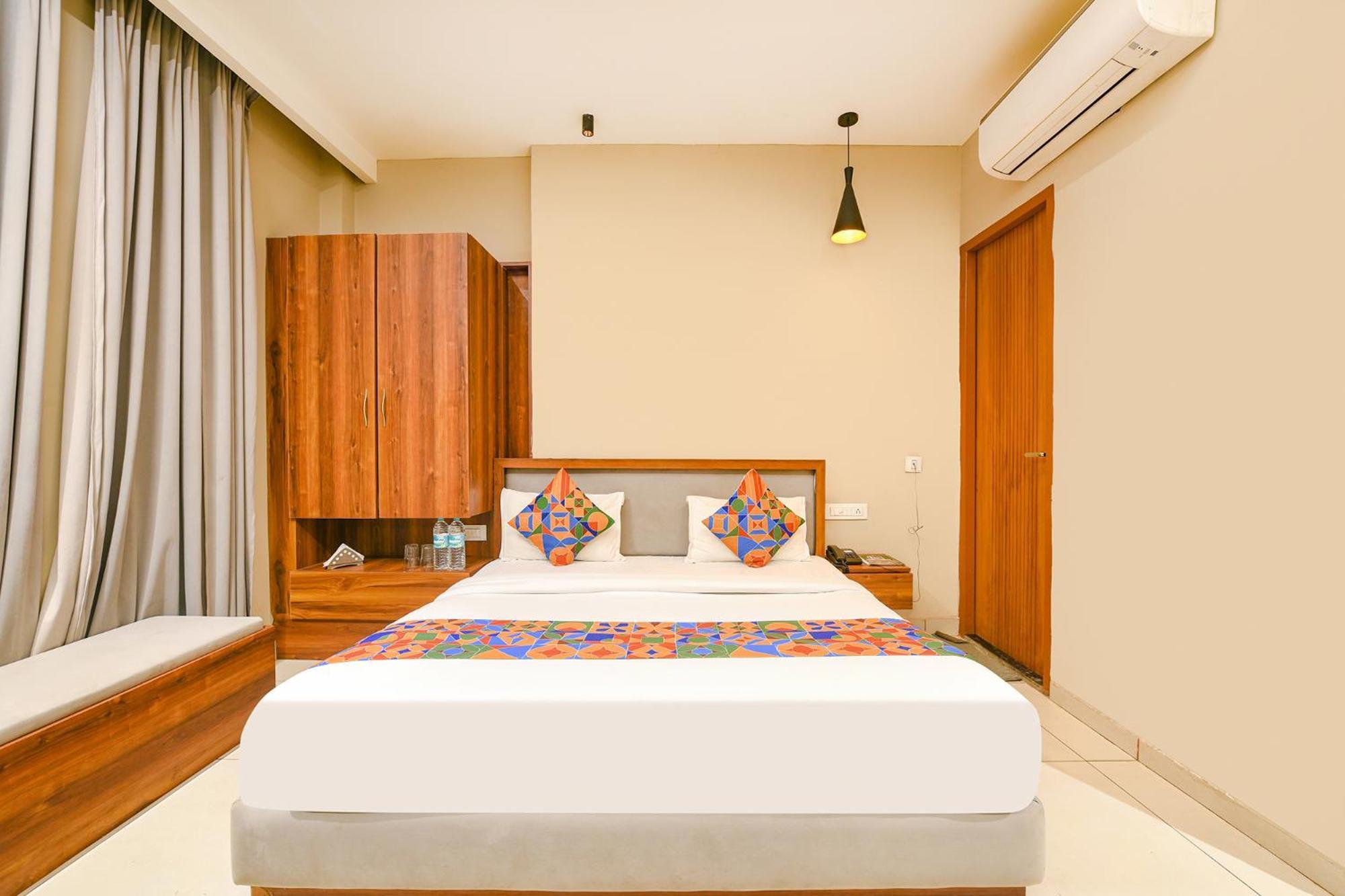 Fabhotel Dc Premium Zirakpur Exterior foto