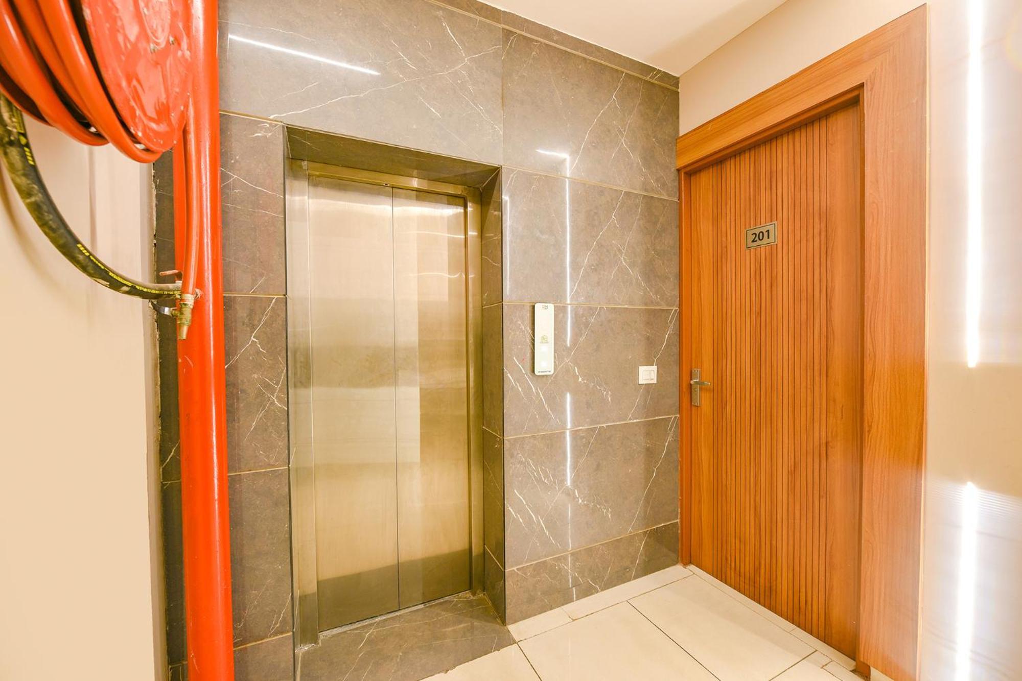 Fabhotel Dc Premium Zirakpur Exterior foto