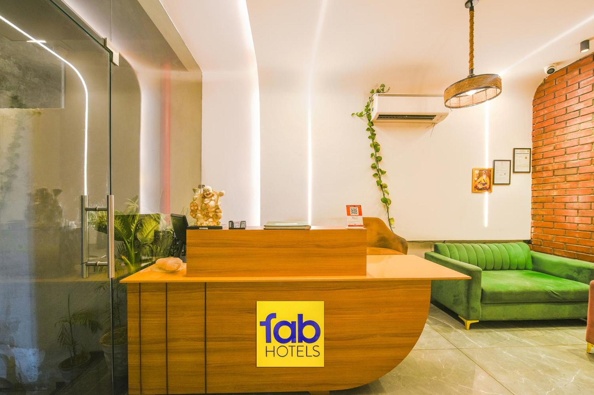 Fabhotel Dc Premium Zirakpur Exterior foto