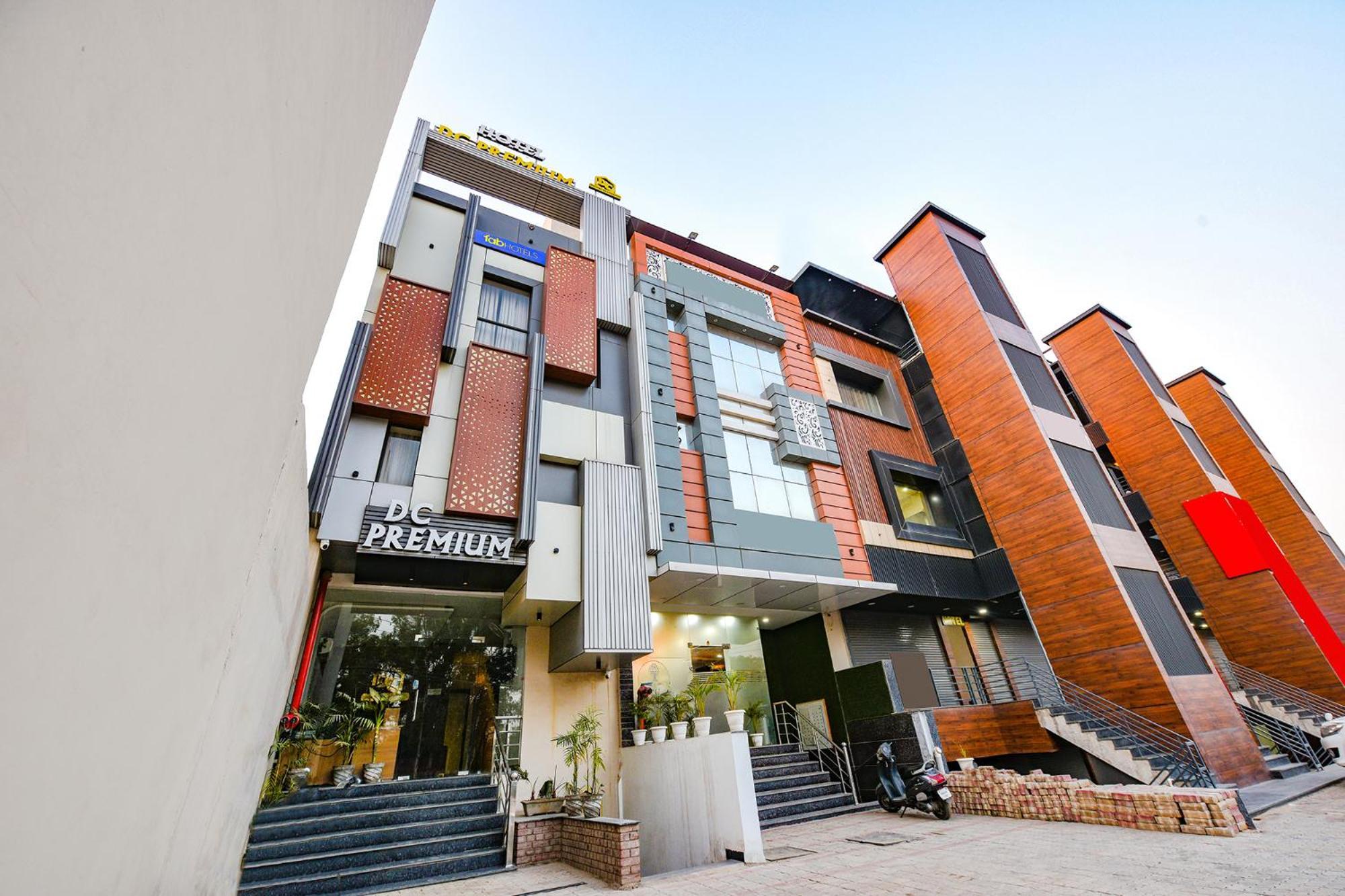 Fabhotel Dc Premium Zirakpur Exterior foto